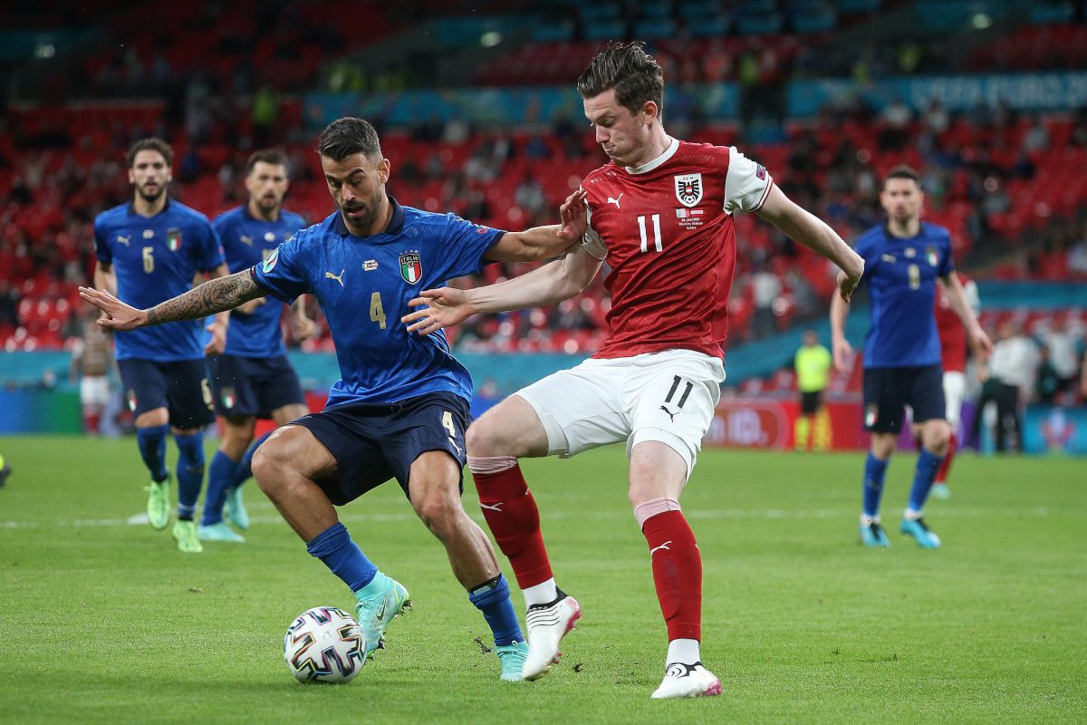 Leonardo Spinazzola in the party of Italy against Austria
