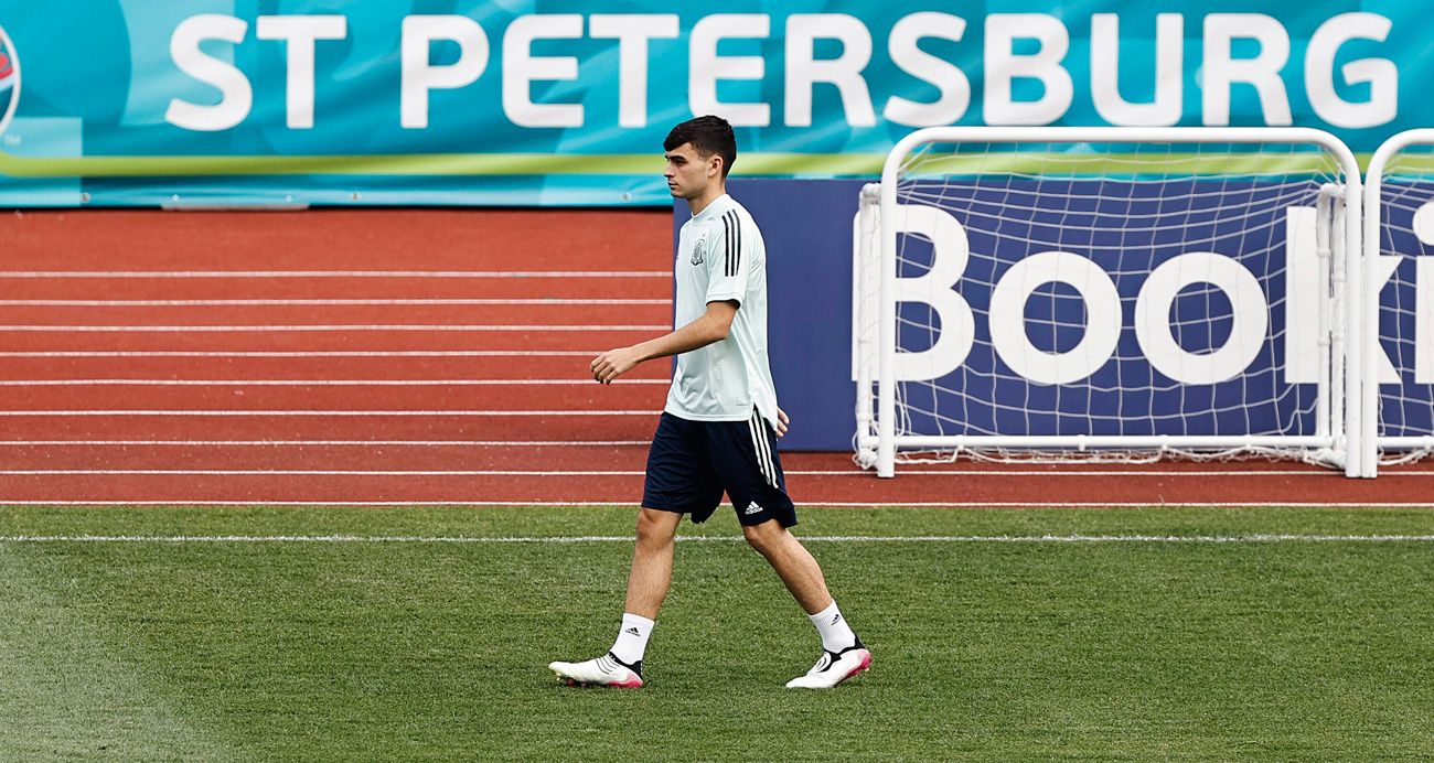 Pedri en un entrenamiento con España