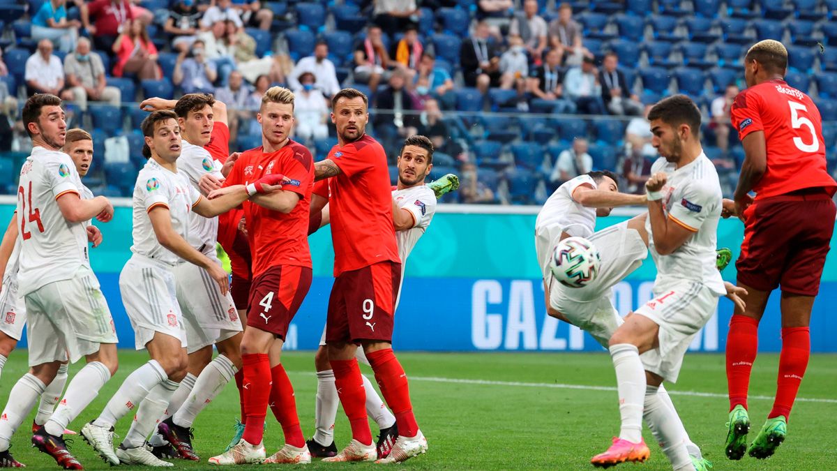 Los jugadores de la selección de España, en un partido contra Suiza