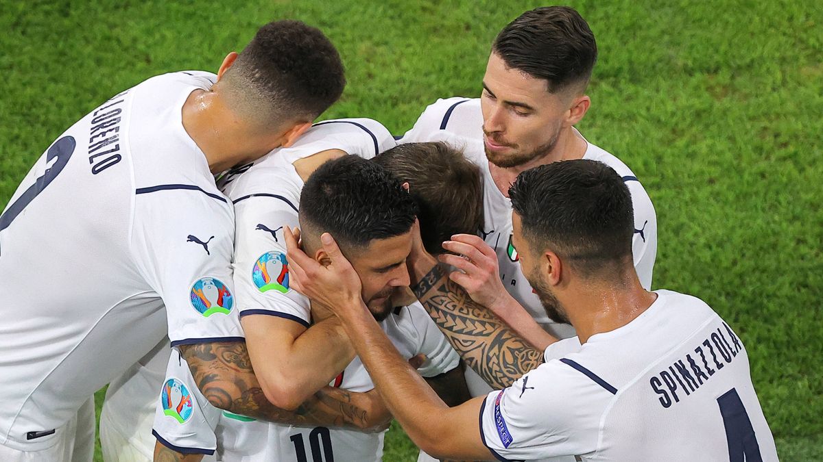 Los jugadores de Italia celebran un gol en la Eurocopa