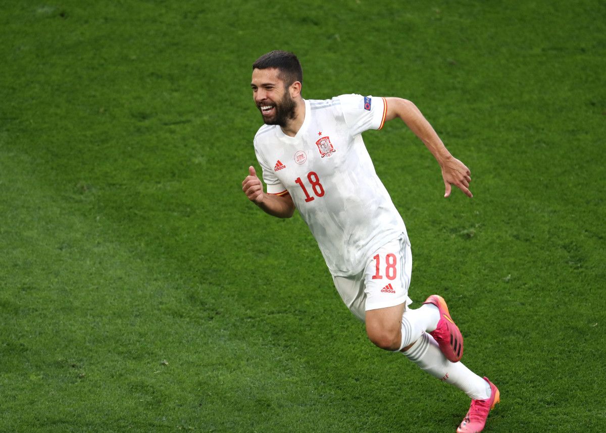 Jordi Alba celebrando su gol con España