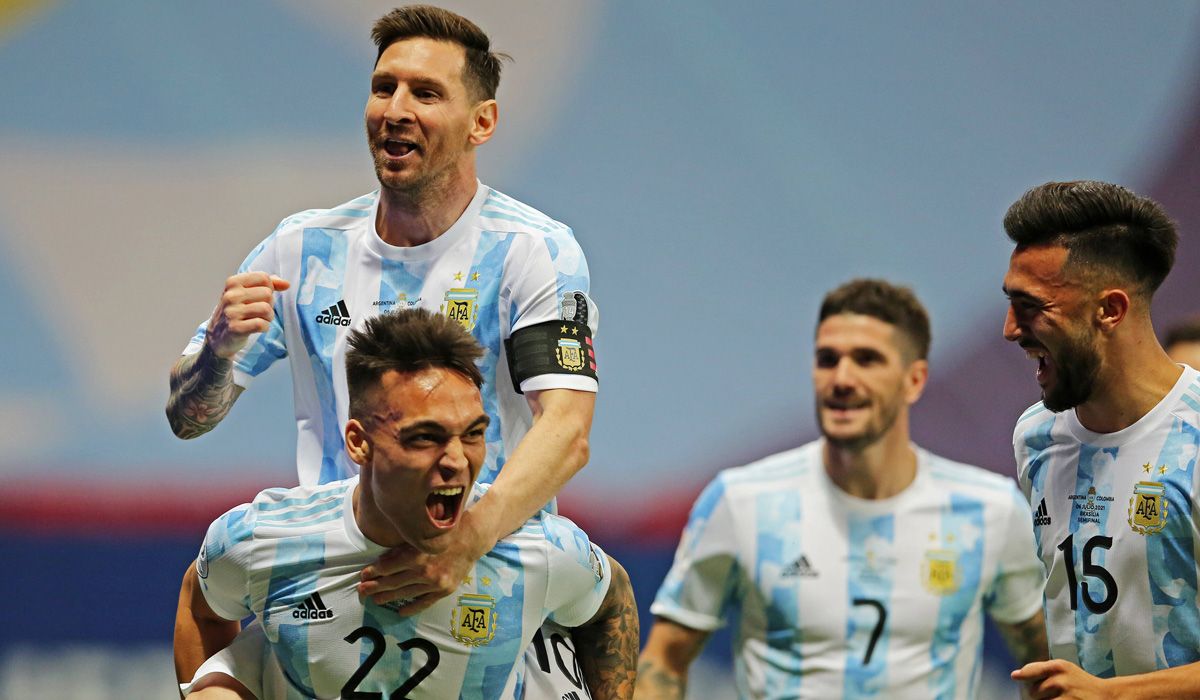 Lionel Messi and Lautaro Martínez celebrate a goal of Argentina