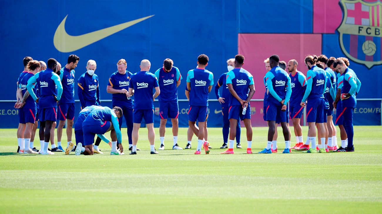 All the staff of the Barça in a training