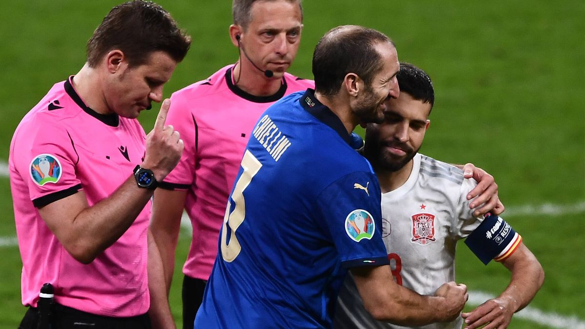 Giorgio Chiellini and Jordi Alba during the draw for the penalty shootout of the Euro 'semis'