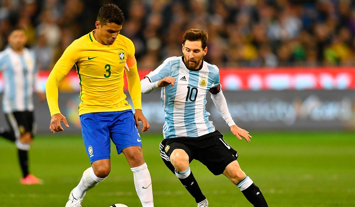 Lionel Messi and Thiago Silva in a party Brazil-Argentina