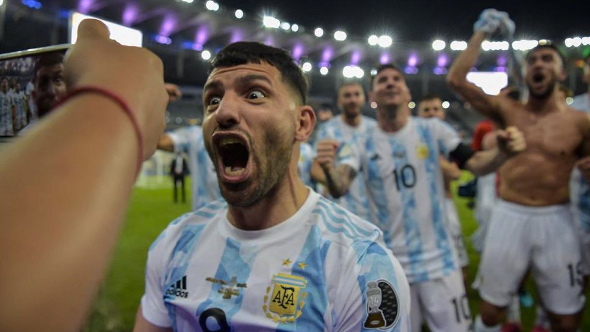 Sergio Agüero celebrando el título de la Copa América (Imagen: @aguerosergiokun en Twitter)