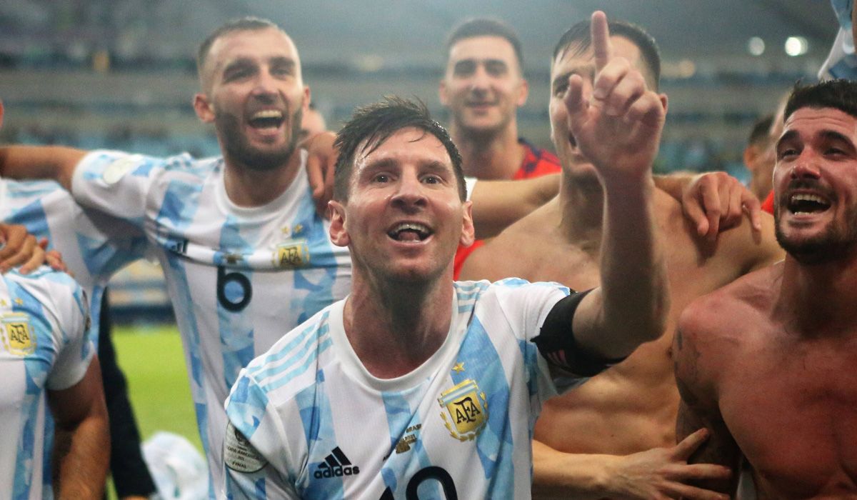 Messi celebrates beside his mates of Argentina