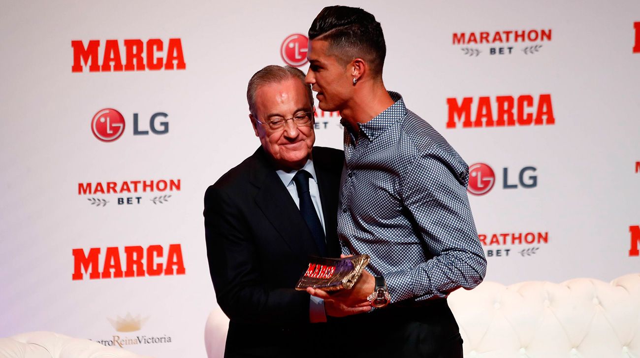 Florentino Pérez and Cristiano Ronald in an act of prizes