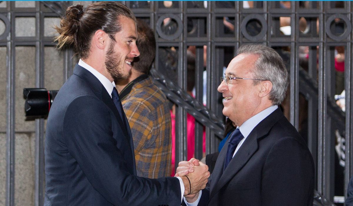 Gareth Bale y Florentino Pérez saludándose