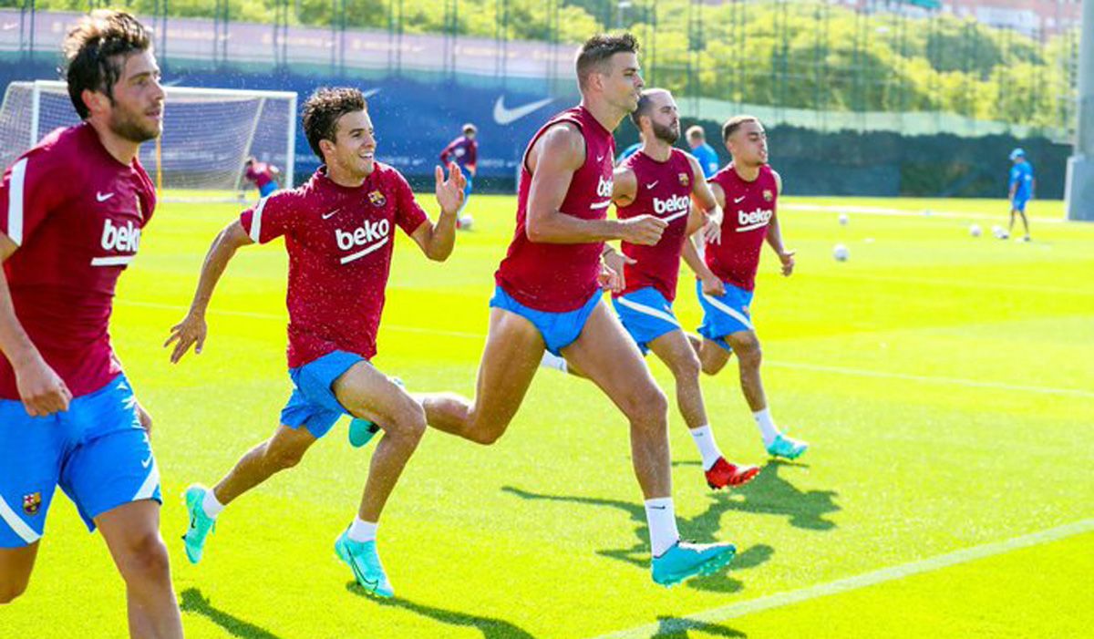 Players of the Barça in a training of pre-season / Source: @FCBarcelona_is