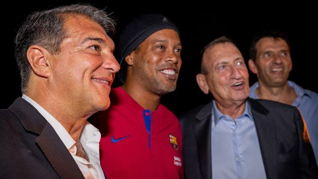 Laporta alucinó con la magia de Ronaldinho