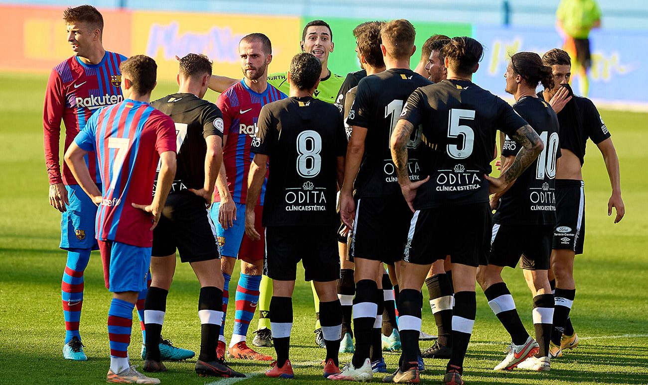 El árbitro del amistoso ante el Nàstic después de expulsar a Quintanilla