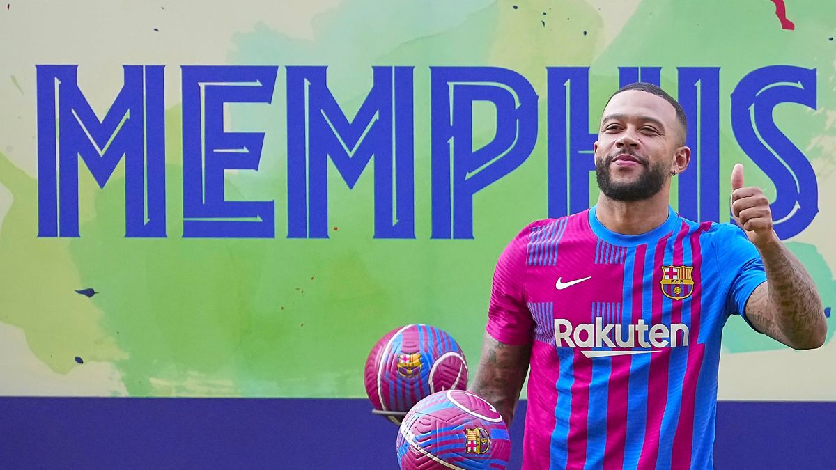 Memphis Depay, presented like player of the FC Barcelona