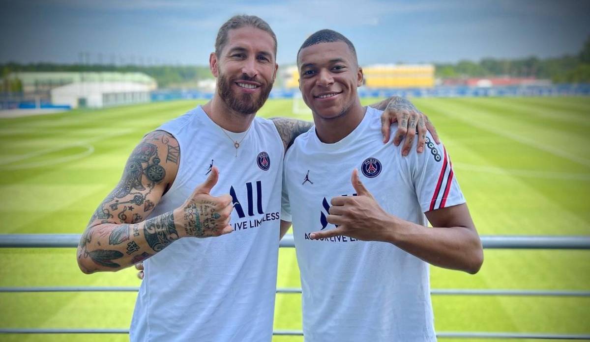 Sergio Ramos y Kylian Mbappé en un entrenamiento del PSG (Instagram: @sergioramos)