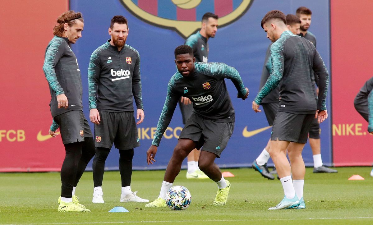 Umtiti y Griezmann entrenando con Messi y otros jugadores del Barça