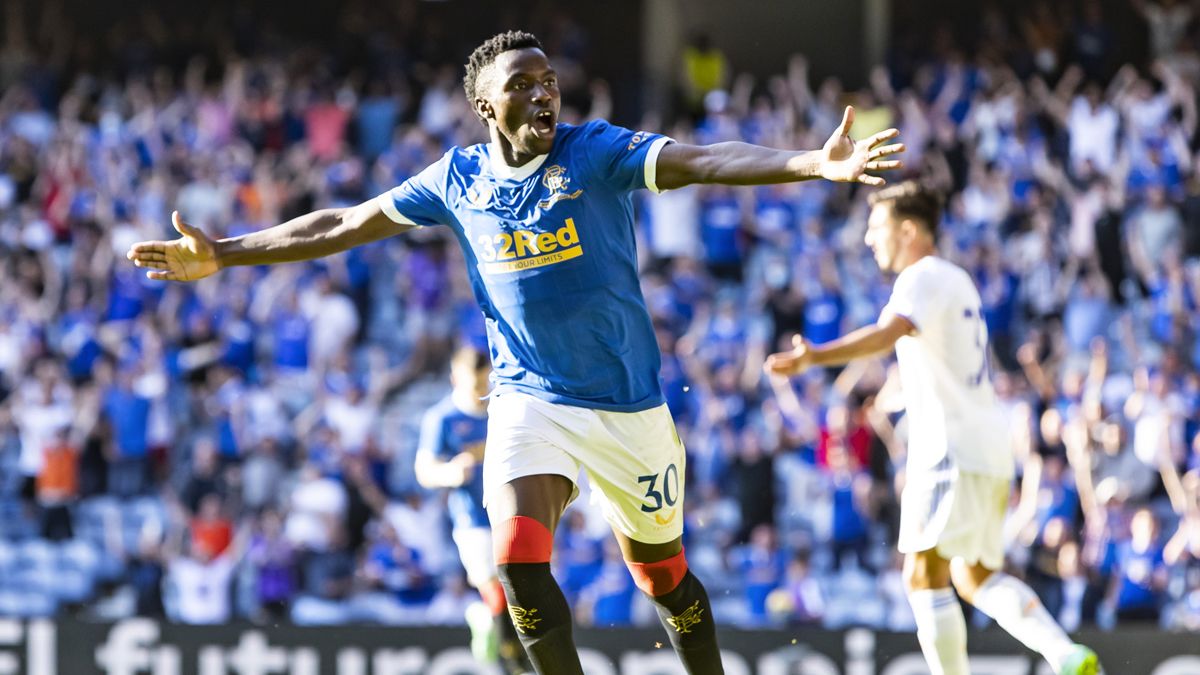 Fashion Sakala celebrando su gol ante el Real Madrid (Imagen: @RangersFC en Twitter)