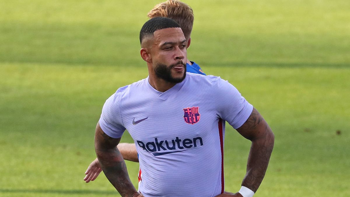 Memphis Depay en su debut con el FC Barcelona ante el Girona