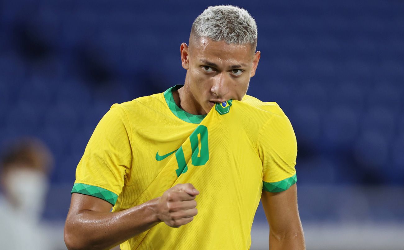 Richarlison Celebrates a goal with Brazil