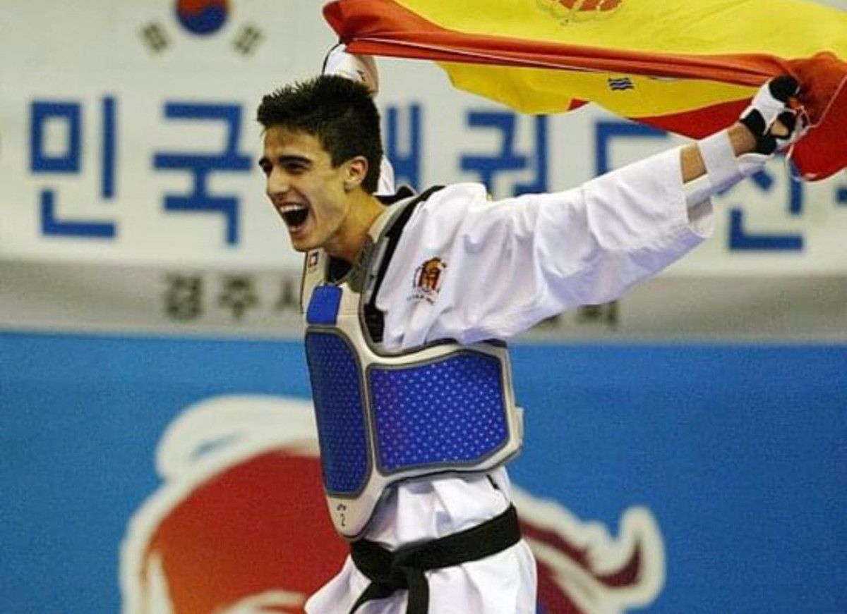 Joel González after winning a medal of gold / photo: @joelgonzaleztkd