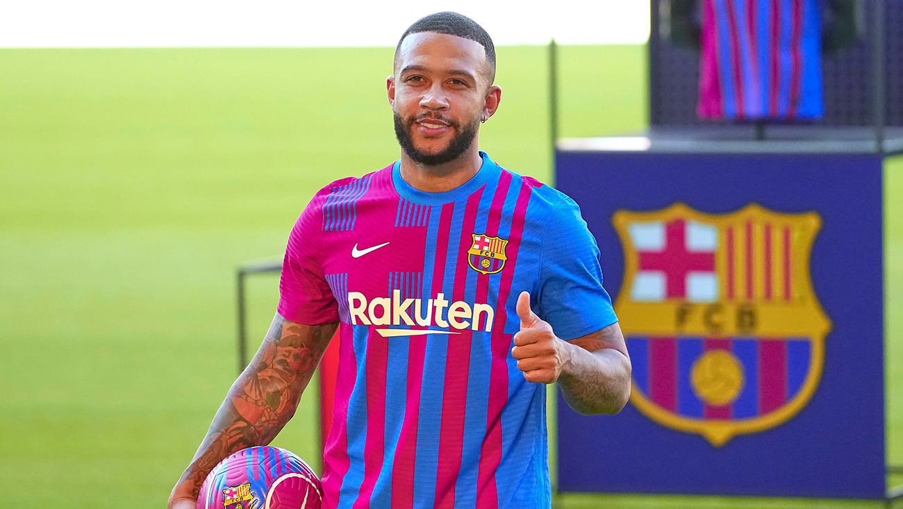 Memphis Depay In his presentation with the Barça