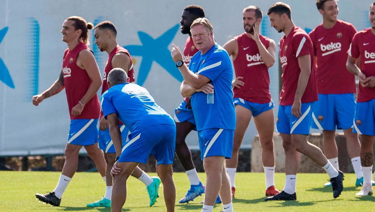 Koeman And the players of the Barça in a training
