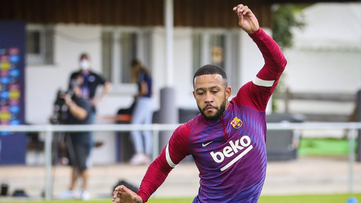 Memphis Depay During a training with the Barça (Image: @FCBarcelona_is in Twitter)