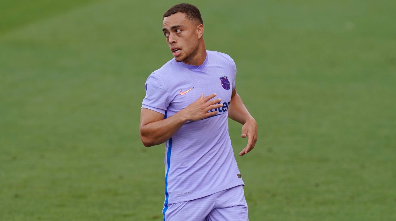 Sergiño Dest en un partido de pretemporada