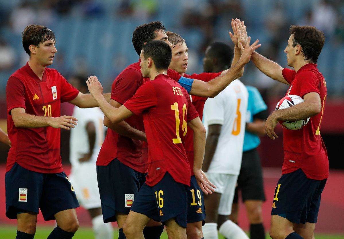 Players of Spain celebrate a goal in the party with Ivory Coast / photo: @COE_is