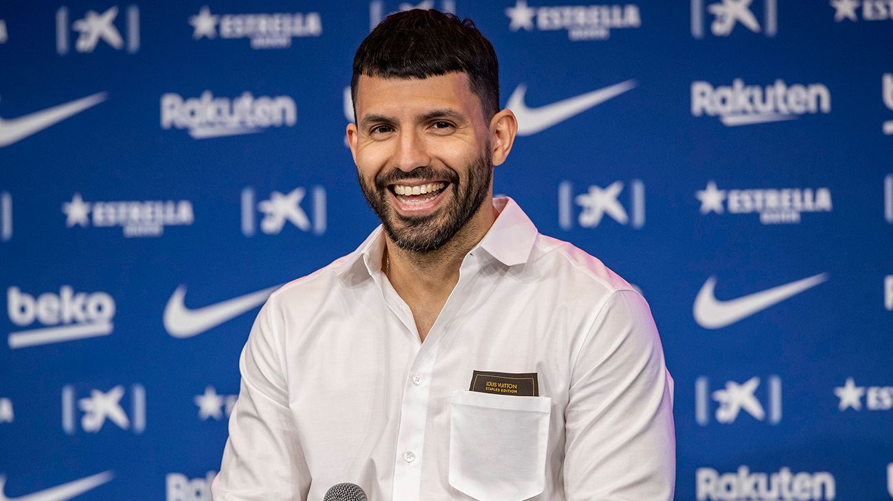 The Kun Agüero in his presentation with the Barça