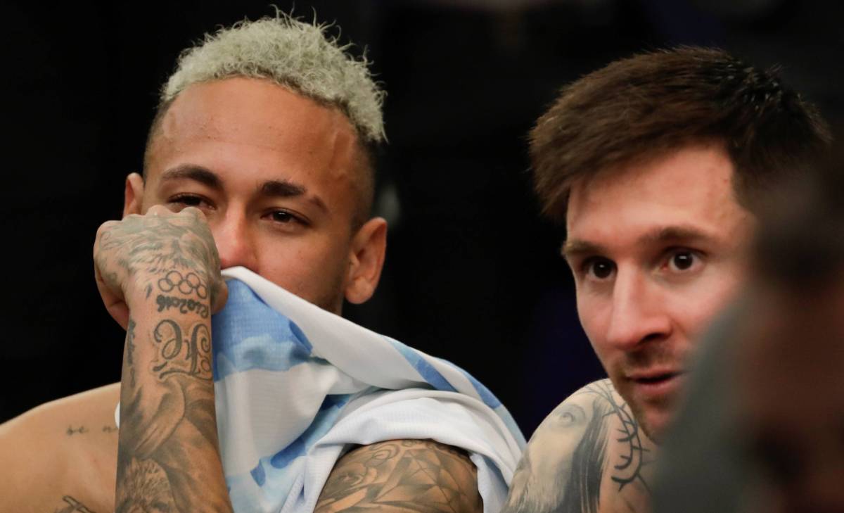 Neymar Jr. And Lionel Messi after the final of the Glass America 2021