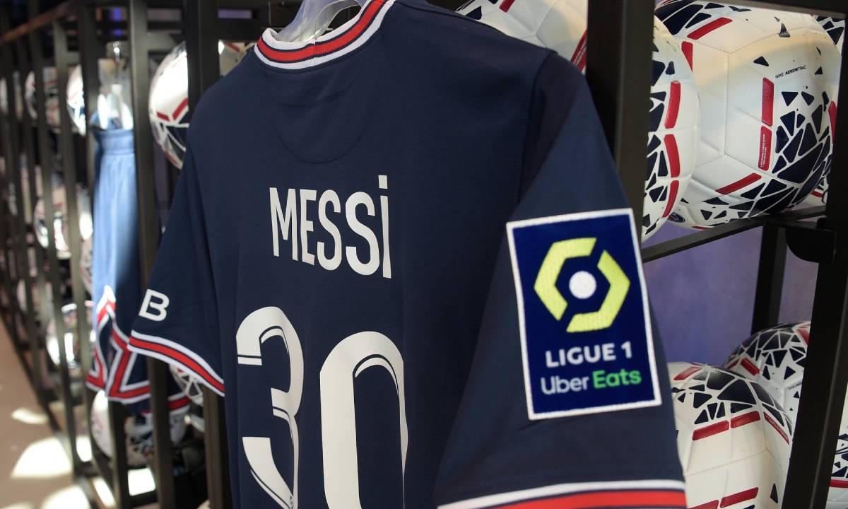 Camiseta de Lionel Messi en una tienda del PSG