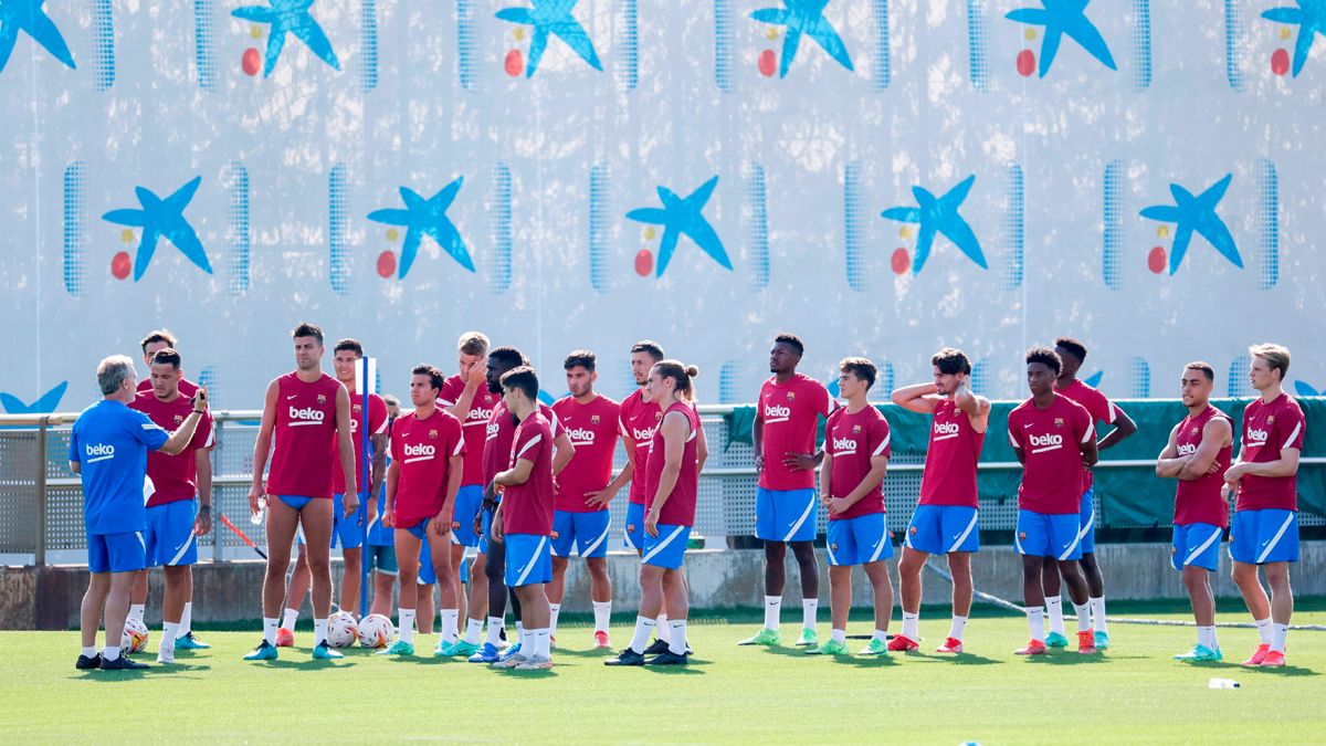 Los jugadores del FC Barcelona durante un entrenamiento
