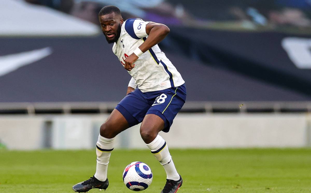 Tanguy Ndombelé en un partido del Tottenham Hotspur