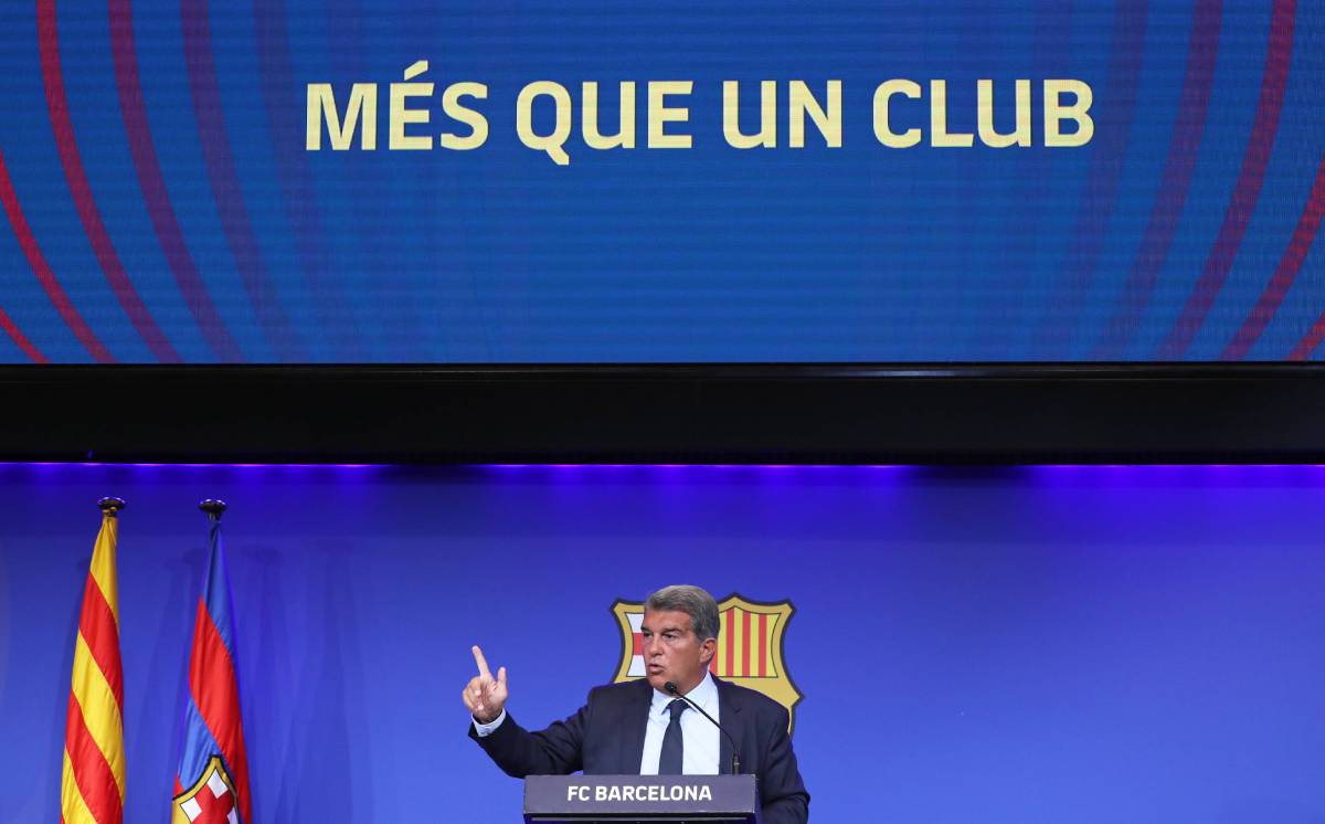 Joan Laporta, presidente del Barça, ofrece declaraciones a los medios
