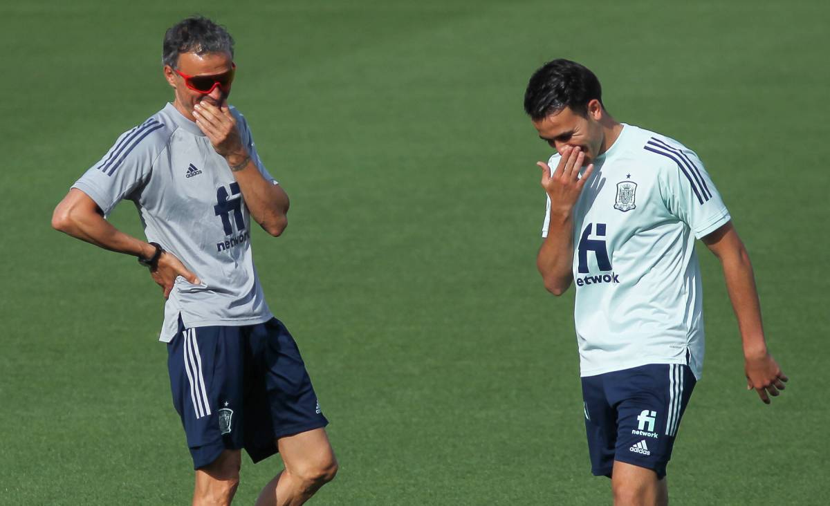 Luis Enrique and Eric Garcia during a training of the selection of Spain