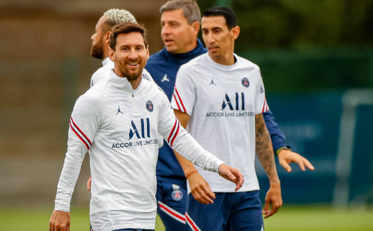 Lionel Messi junto a Ángel Di María en un entrenamiento del PSG