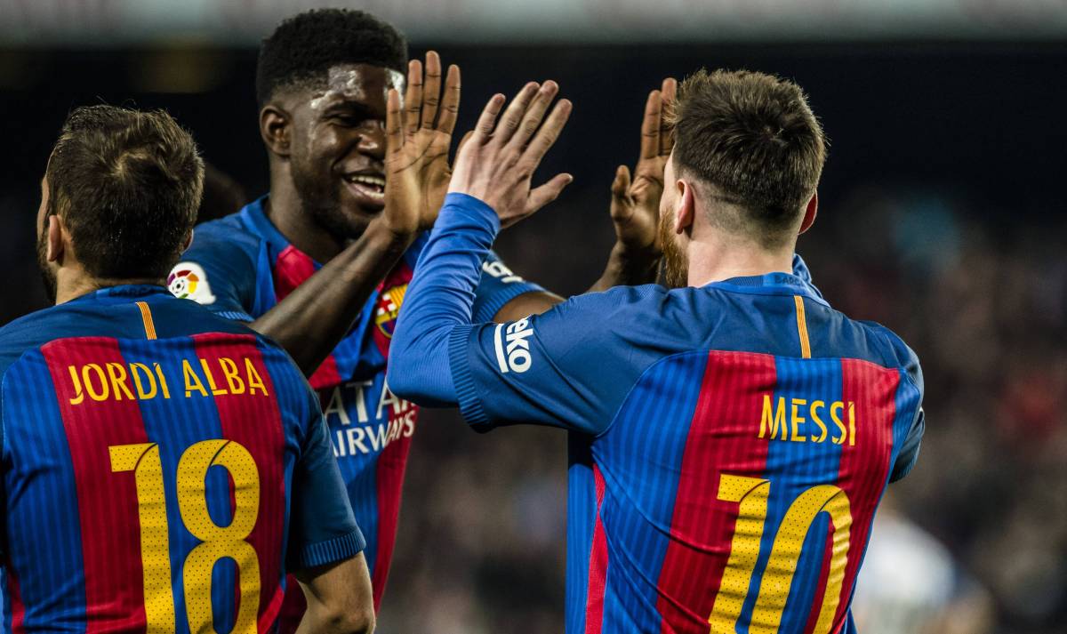 Samuel Umtiti y Lionel Messi celebran un gol del Barça