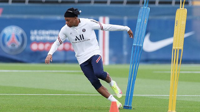"The PSG gives by stray to Mbappé"