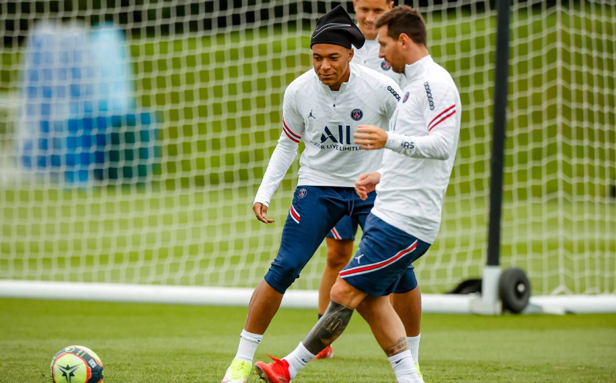 Kylian Mbappé And Lionel Messi train  with the PSG