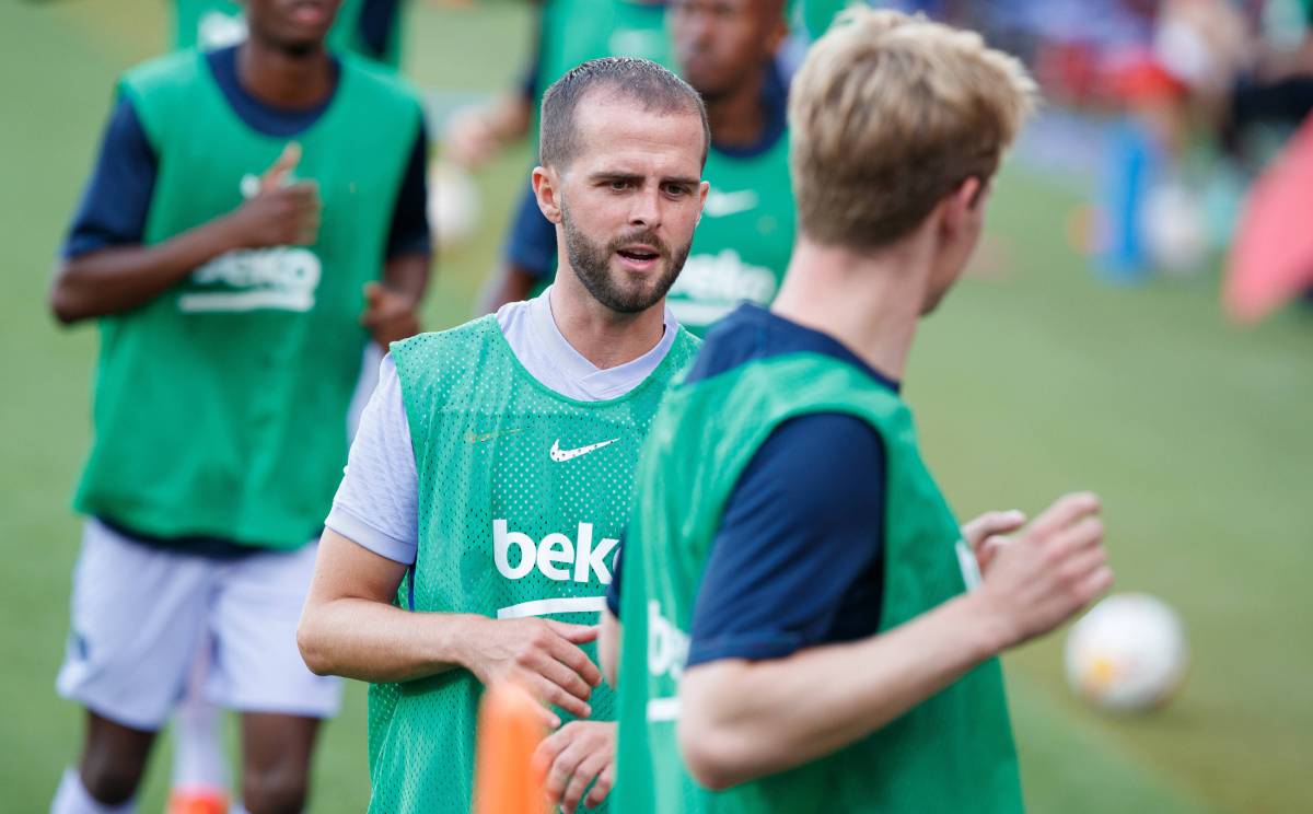 Miralem Pjanic In a warming with the FC Barcelona