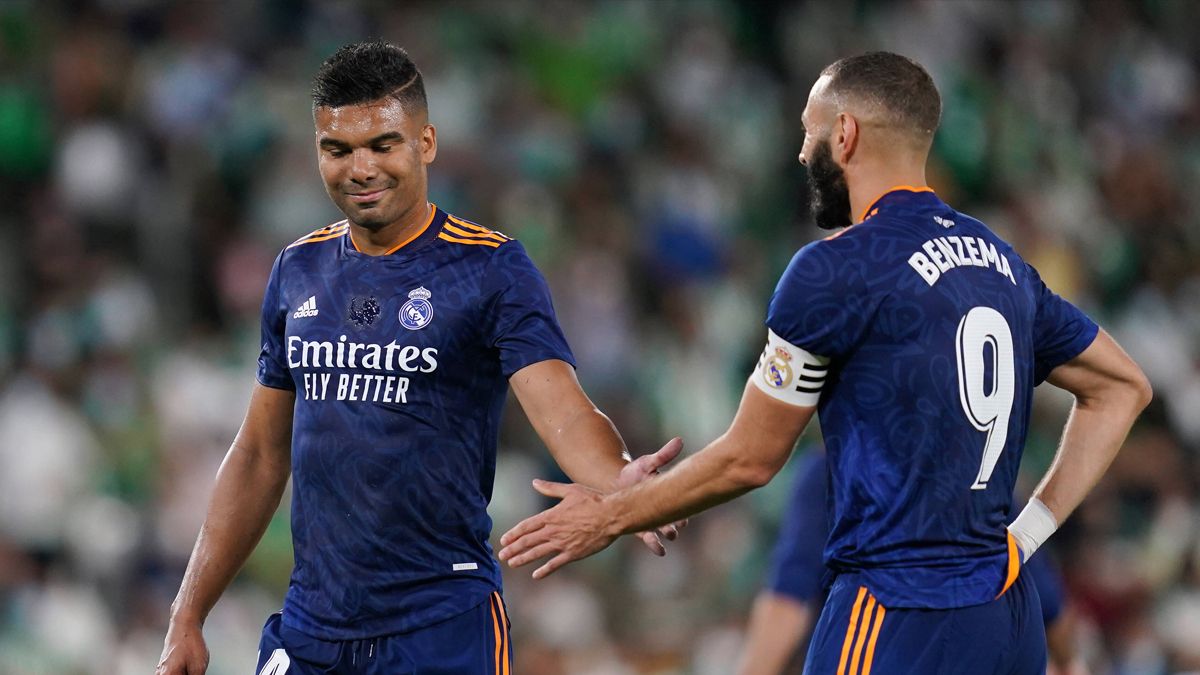 Karim Benzema and Casemiro in the Betis-Real Madrid