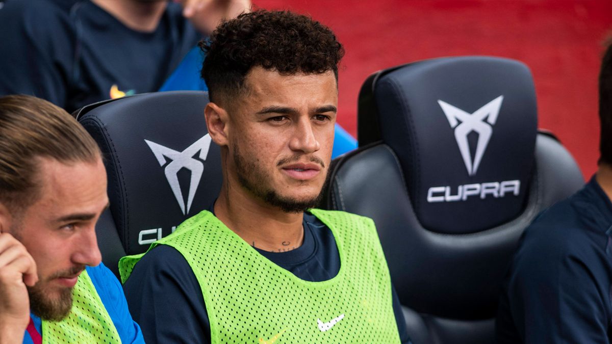Coutinho, en el banco de suplentes del Barça