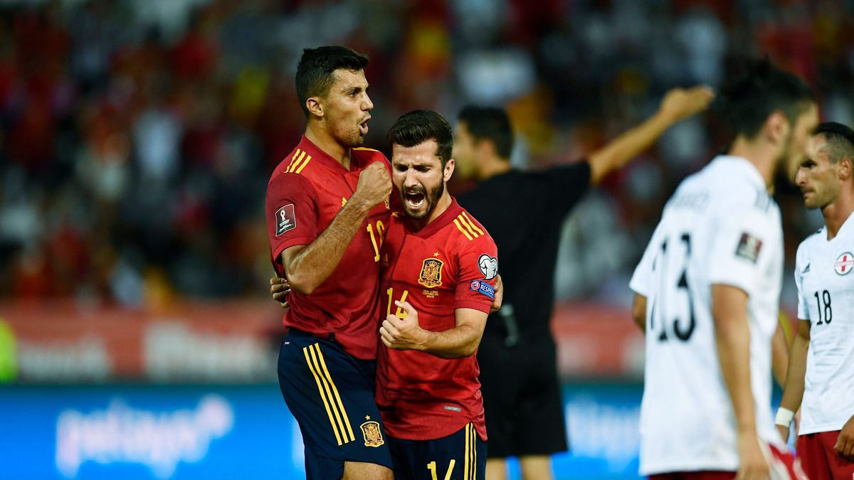Gayà, celebrando un gol con España