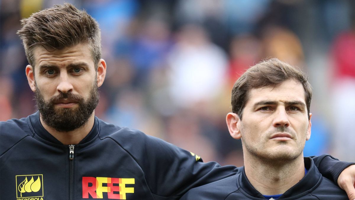 Gerard Piqué e Iker Casillas, durante un partido con España en 2016