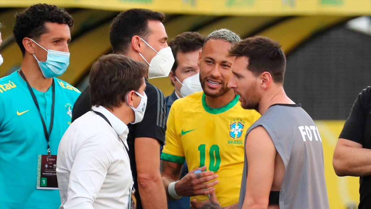 Leo Messi, Neymar y Scaloni después de la suspensión del Brasil-Argentina