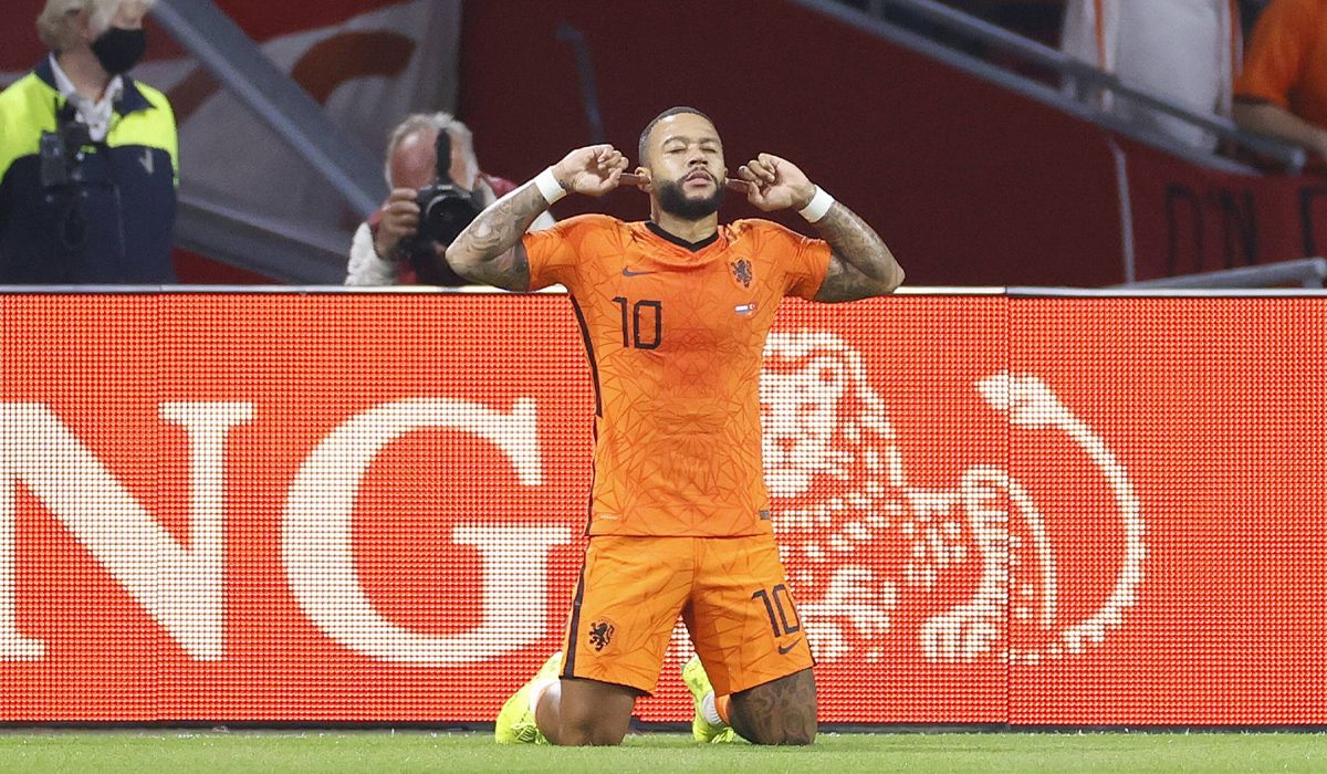 Países Bajos trituró a Turquía con un intratable Depay