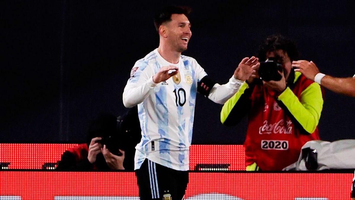 Leo Messi celebrando uno de sus goles ante Bolivia