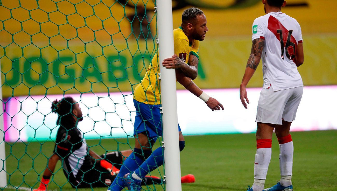 Neymar Jr celebra su gol ante Perú