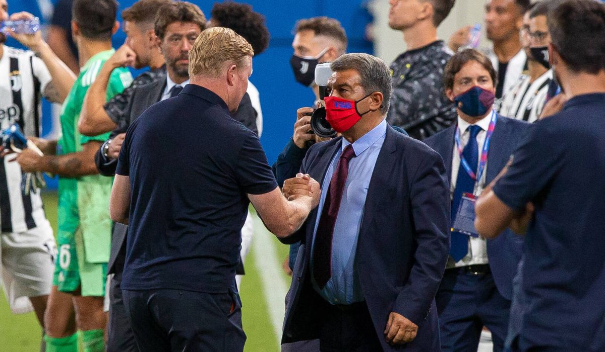 Joan Laporta y Ronald Koeman, durante el Trofeo Joan Gamper