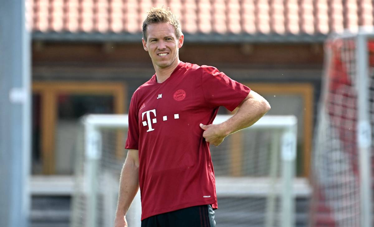 Julian Nagelsmann heads a session of training of the Bayern of Munich